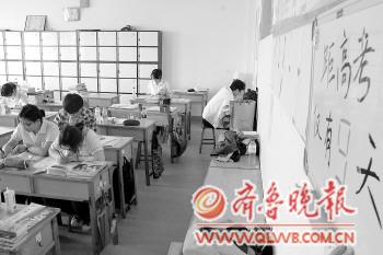 保安员级别的肩章图案。